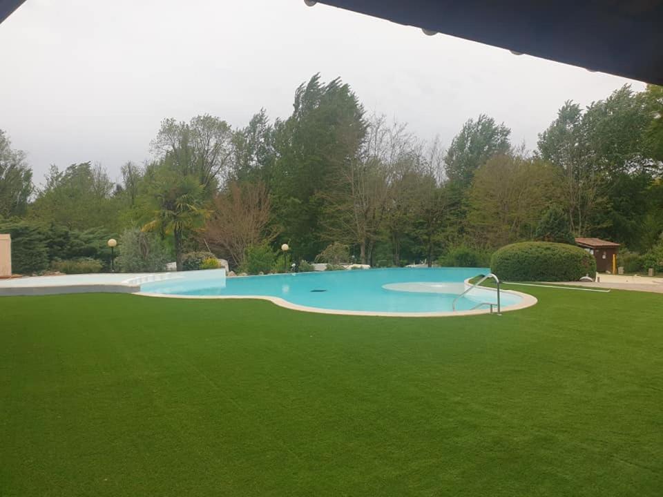 Hotel Camping Les Lacs De Courtes Estang Zewnętrze zdjęcie